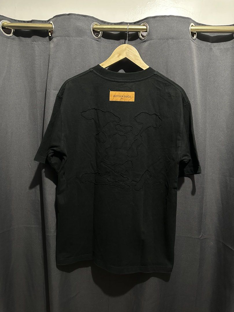 Louis Vuitton Monogram Map / Embroidery Graphic Tee ( (Category: Tshirts & Polo Shirts ) located in Buenavista. Submitted by themodernrack (Listing ID 1470594076, Image 2). Description: Condition: Excellent Condition Measurements & Sizing: Size: Tagged Size S (Louis Vuitton oversized boxy fit; fits like Men’s M/L) Width (Pit to Pit): 21” Length: 28”.