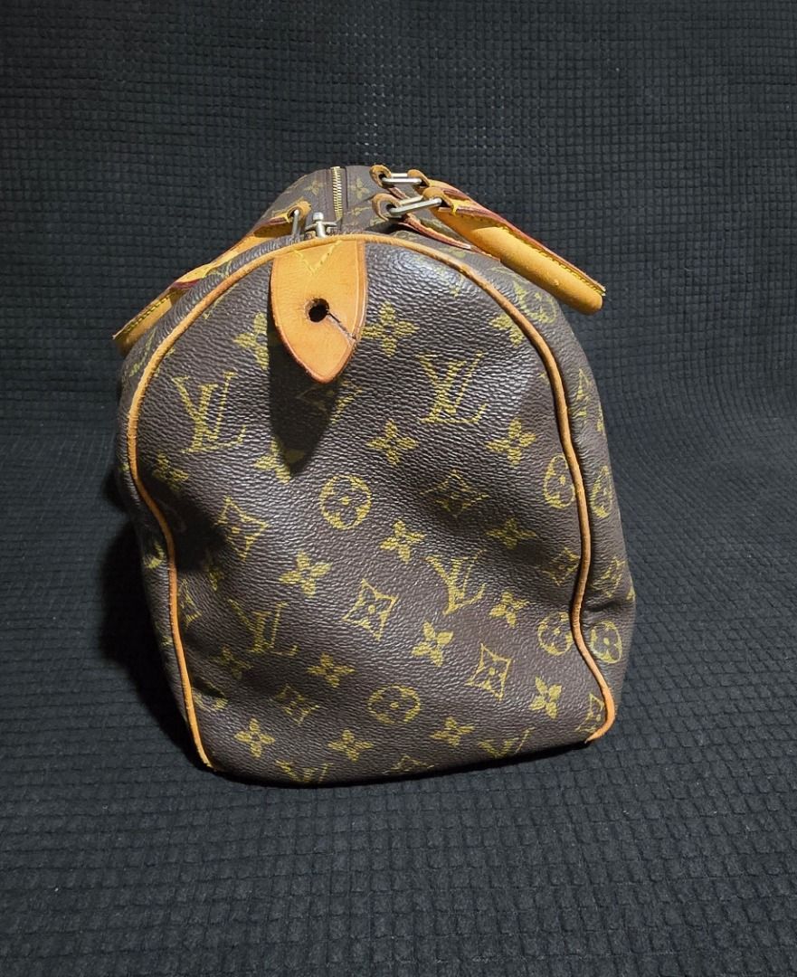 Louis Vuitton Monogram Speedy Handbag - Negotiable!!! (Category: Luxury Bags & Wallets) located in Manila. Submitted by axelyuna.27 (Listing ID 1470571440, Image 3). Description: Classic Louis Vuitton monogram canvas handbag. Brown with gold-tone hardware and vachetta leather trim. Dual rolled leather top handles. Top zip closure. Spacious interior for daily essentials. Iconic vintage travel bag style. Natural patina on leather handles and trim. 