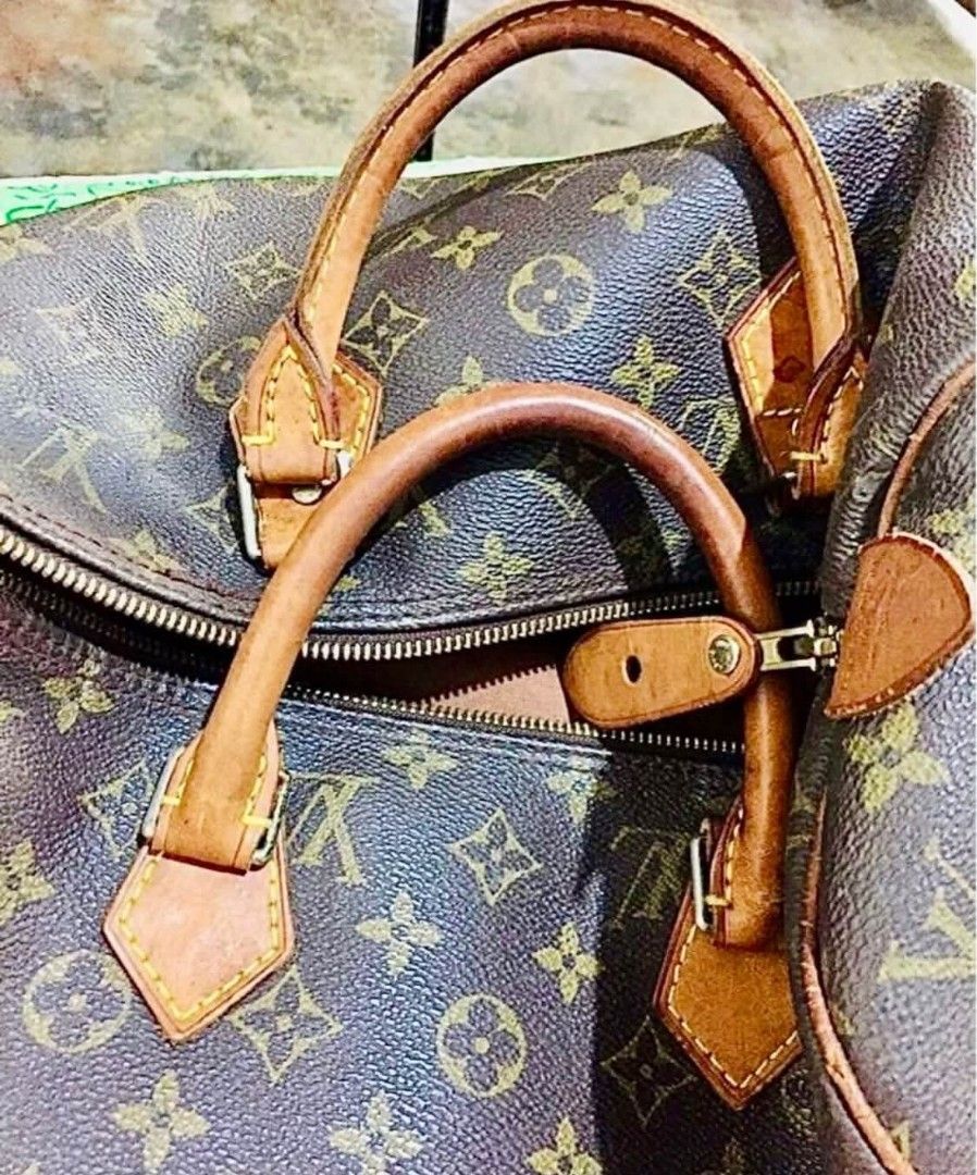 Louis Vuitton Monogram Speedy Handbag (Category: Luxury Bags & Wallets) located in Manila. Submitted by coolbear.ee36a9 (Listing ID 1470611619, Image 3). Description: - Authentic Louis Vuitton Speedy bag in Classic Monogram canvas - Iconic brown LV print with natural cowhide leather trim and handles - Elegant gold-tone hardware details - Secure zip-top closure - Clean interior textile lining with M51624 leather tab - Timeless investment piece for