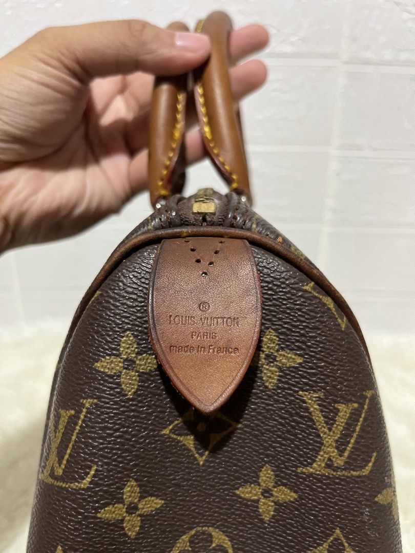 Louis Vuitton Monogram Speedy handbag in brown monogram (Category: Shoulder Bags) located in Cebu City. Submitted by luan516 (Listing ID 1470671632, Image 3). Description: Louis Vuitton Monogram Speedy handbag in brown monogram Width: 12 Length: 12 Excellent condition Minimal sign of usage Details posted 1,800 Only❗️.