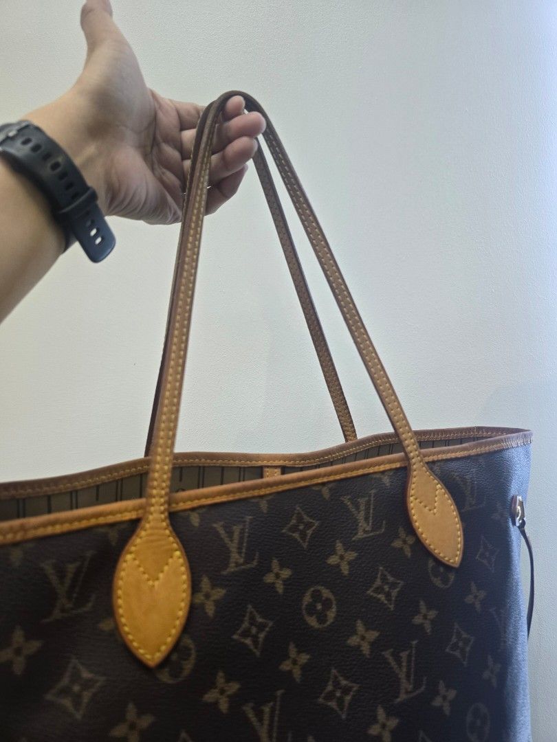 Louis Vuitton Neverfull MM Monogram Canvas Bag (Category: Luxury Bags & Wallets) located in Taguig. Submitted by mluxeph (Listing ID 1470619900, Image 3). Description: Louis Vuitton Neverfull MM Monogram Canvas Bag Stamp: SP1037 Year: 2007 Interior: One main compartment with One zipper pocket Measurements: 12.5”L X 6.5”W X 11.5”H Handle Drop: 8.25" Hardware: Gold tone Item only.