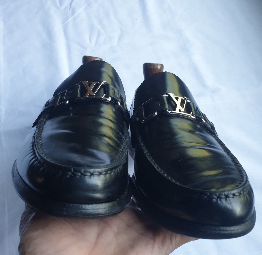 Louis Vuitton sz6.5 (27cm insole) (Category: Dress Shoes) located in Amadeo. Submitted by kuyadan_23 (Listing ID 1470653460, Image 2). Description: best fit to a sz8 US visible sign of usage heel drags presentable looking pair pair of shoes only po mop thru gcash sf c/o buyer.