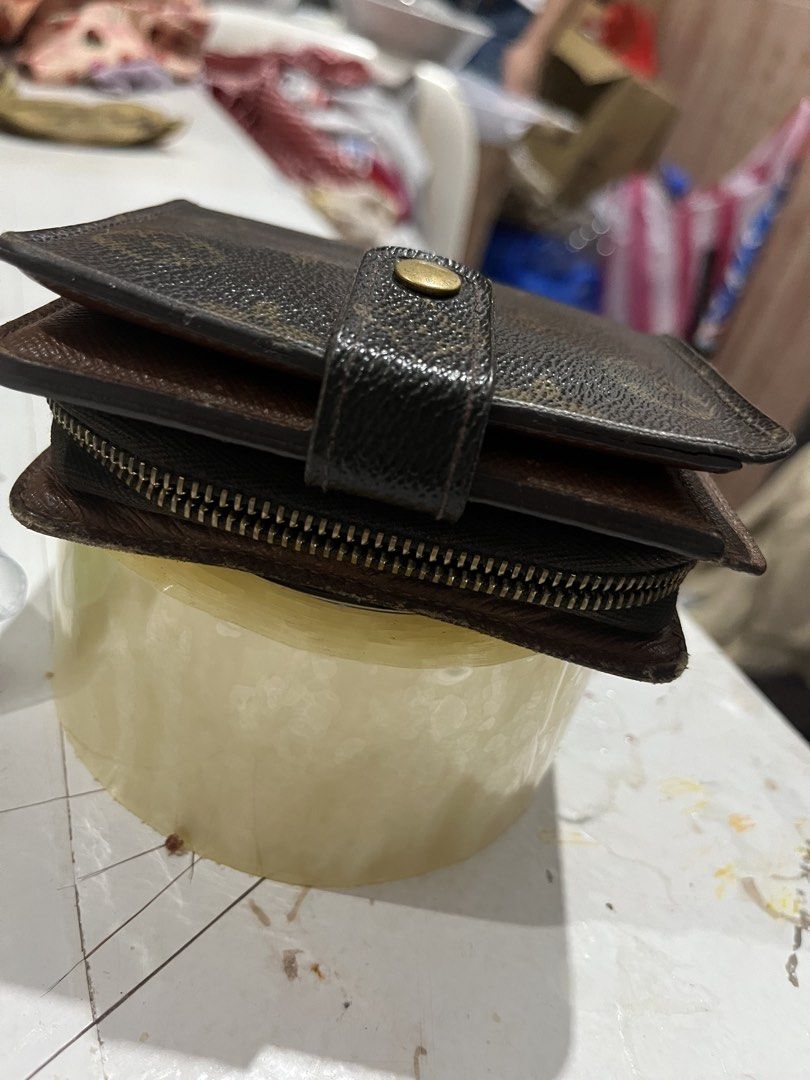 Louis Vuitton Wallet (Category: Luxury Bags & Wallets) located in Manila. Submitted by jennesssey (Listing ID 1470602363, Image 3). Description: NO ISSUE WITH BOX AUTHENTIC .