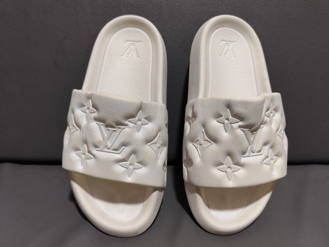 Louis Vuitton Waterfront Sandals (Category: Slippers & Slides) located in Compostela. Submitted by fashiondeamar (Listing ID 1470681857, Image 2). Description: Louis Vuitton Waterfront Sandals US 8 Fit No Code.
