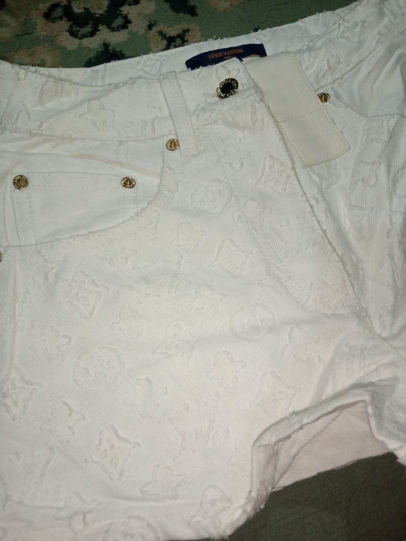 Louis Vuitton White Monogram Denim Shorts (Category: Shorts) located in Manila. Submitted by tres0824 (Listing ID 1470576481, Image 2). Description: Louis Vuitton Monogram Short Size small 28" width 12" length Excellent condition No issue 350 + Shipping fee Taguig location Dm to purchase📩📩.