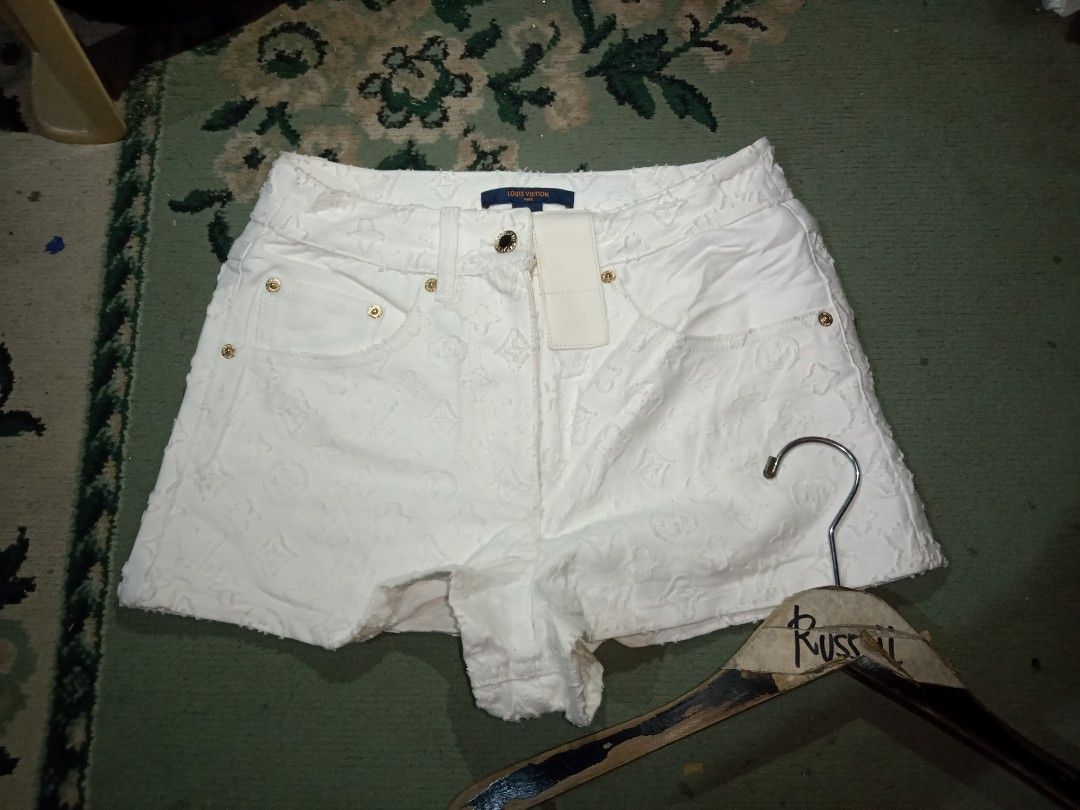 Louis Vuitton White Monogram Denim Shorts (Category: Shorts) located in Manila. Submitted by tres0824 (Listing ID 1470576481, Image 1). Description: Louis Vuitton Monogram Short Size small 28" width 12" length Excellent condition No issue 350 + Shipping fee Taguig location Dm to purchase📩📩.