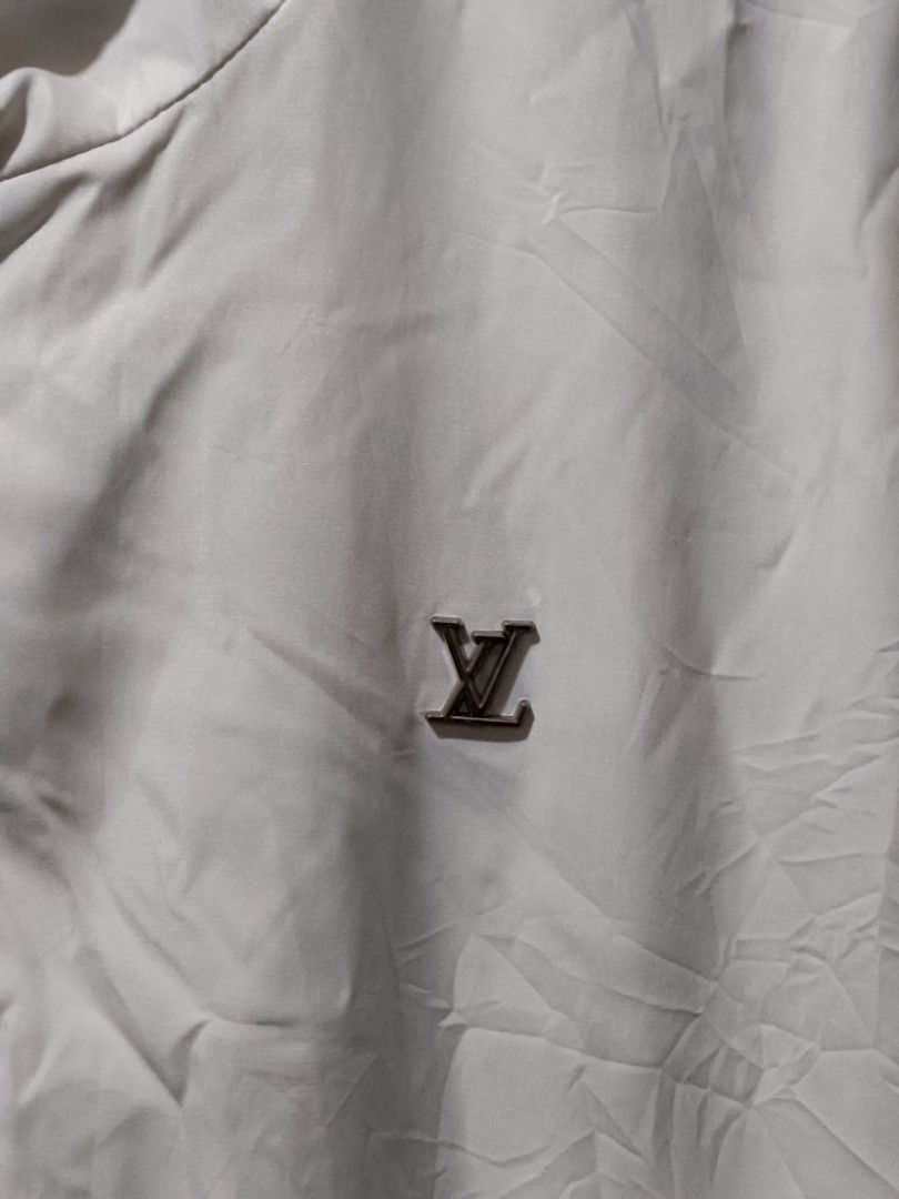 Louis Vuitton Windbreaker White (Category: Luxury Apparel) located in Cebu City. Submitted by negotiableprice22 (Listing ID 1470663777, Image 2). Description: Louis Vuitton Windbreaker fit for small to Medium Dimes Width 22 inch Length 26 inch issue nasa picture dulo available accepting offers.