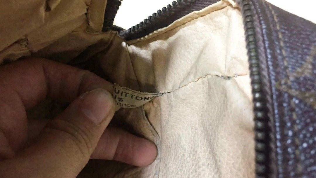 LOUIS VUITTONMonogram Trousse Toilette (Category: Luxury Bags & Wallets) located in Bulacan. Submitted by assorted.items (Listing ID 1470648003, Image 2). Description: This is an authentic LOUIS VUITTON Monogram Trousse Toilette 28. This classic case is crafted of signature Louis Vuitton monogram on the toile canvas. The interior lined with ivory leather and features a patch pocket and elastic holders. with issue.