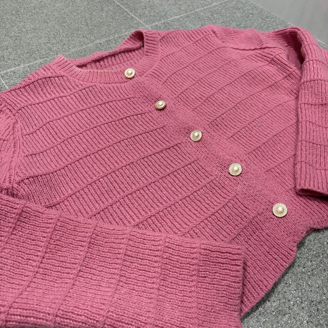 Lovito Pink Knitted Cardigan (Category: Coats, Jackets and Outerwear) located in San Fernando. Submitted by louluntian (Listing ID 1470654778, Image 3). Description: 𝐂𝐨𝐧𝐝𝐢𝐭𝐢𝐨𝐧: Needs washing | No issues 𝐋𝐨𝐜𝐚𝐭𝐢𝐨𝐧: Pampanga 𝐌𝐎𝐏: GCASH Only 𝐂𝐨𝐮𝐫𝐢𝐞𝐫: Lalamove | J&T Express (Shipping fee c/o buyer) .