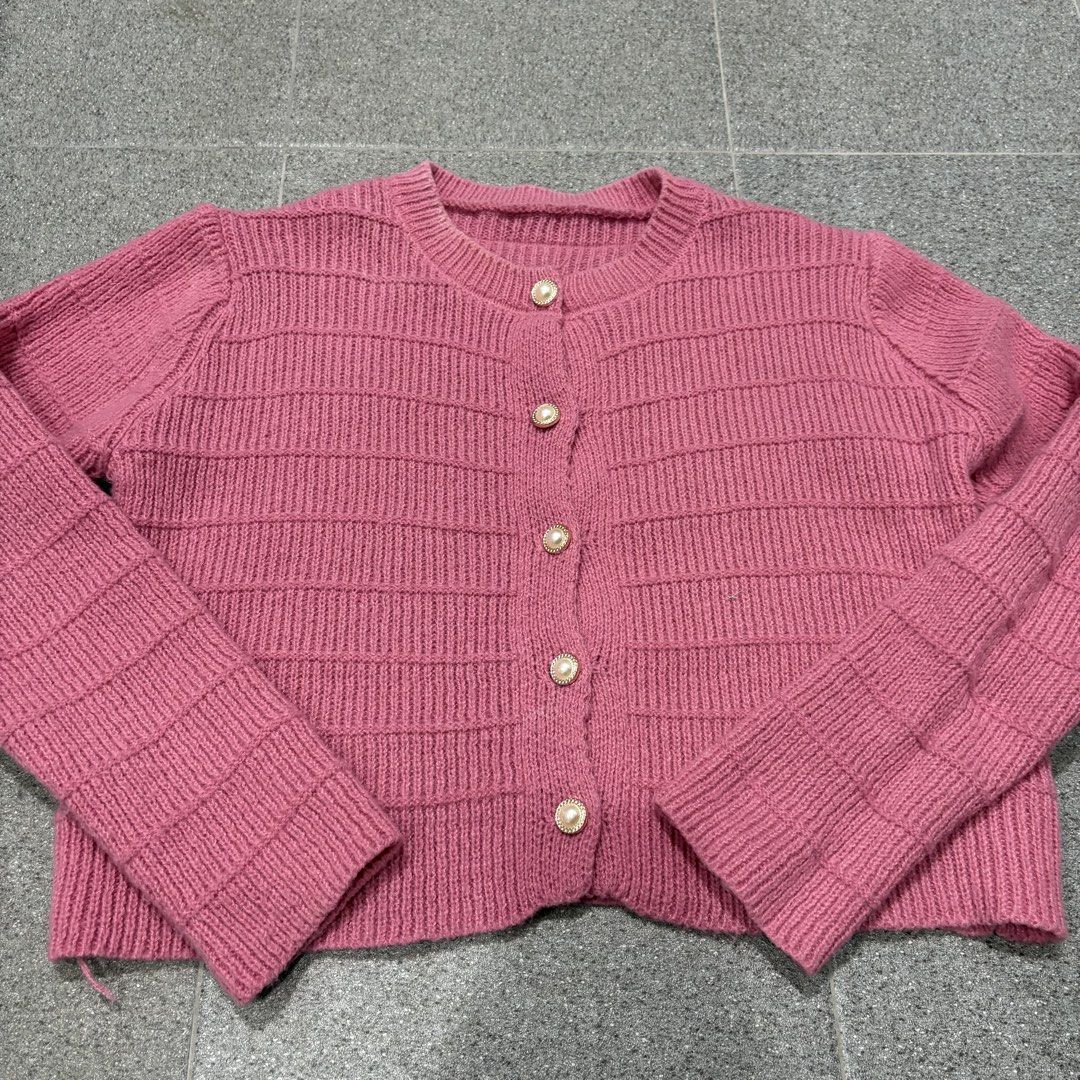 Lovito Pink Knitted Cardigan (Category: Coats, Jackets and Outerwear) located in San Fernando. Submitted by louluntian (Listing ID 1470654778, Image 2). Description: 𝐂𝐨𝐧𝐝𝐢𝐭𝐢𝐨𝐧: Needs washing | No issues 𝐋𝐨𝐜𝐚𝐭𝐢𝐨𝐧: Pampanga 𝐌𝐎𝐏: GCASH Only 𝐂𝐨𝐮𝐫𝐢𝐞𝐫: Lalamove | J&T Express (Shipping fee c/o buyer) .