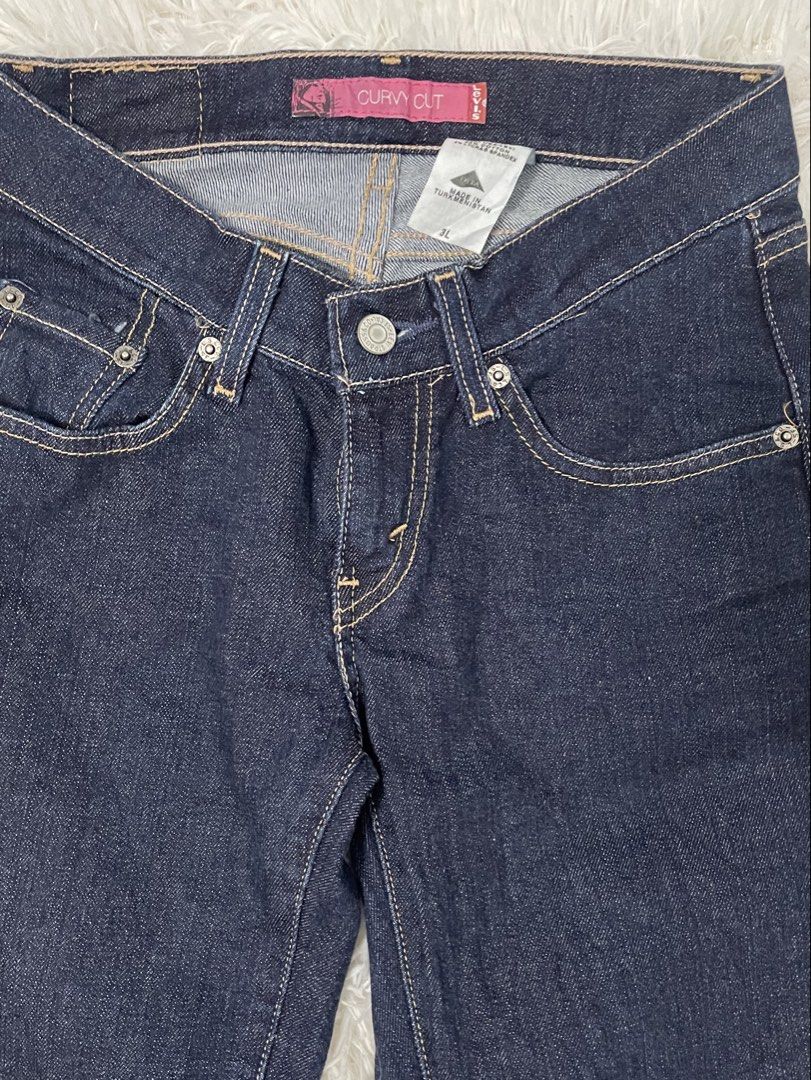 Low waist Flare Levis (Category: Jeans) located in Iligan City. Submitted by bartolorec40249 (Listing ID 1470712897, Image 2). Description: 24-26 L-37-38 No Flaws .