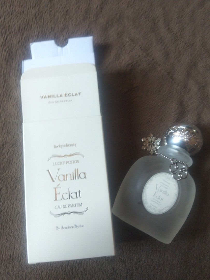LUCKY BEAUTY VANILLA ECLAT (Category: Fragrance & Deodorants) located in Cebu City. Submitted by mica_tzuuu (Listing ID 1470595869, Image 3). Description: SELLING IT FOR 500 ONLY, DI KO BET AMOY I HAVE OTHER PERFUME DI KO NAGAMIT 📍CEBU CITY.