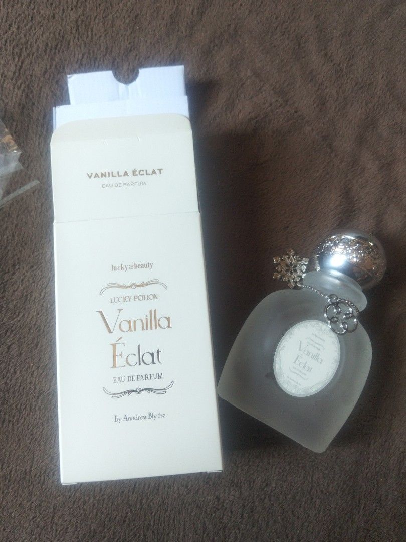 LUCKY BEAUTY VANILLA ECLAT (Category: Fragrance & Deodorants) located in Cebu City. Submitted by mica_tzuuu (Listing ID 1470595869, Image 2). Description: SELLING IT FOR 500 ONLY, DI KO BET AMOY I HAVE OTHER PERFUME DI KO NAGAMIT 📍CEBU CITY.