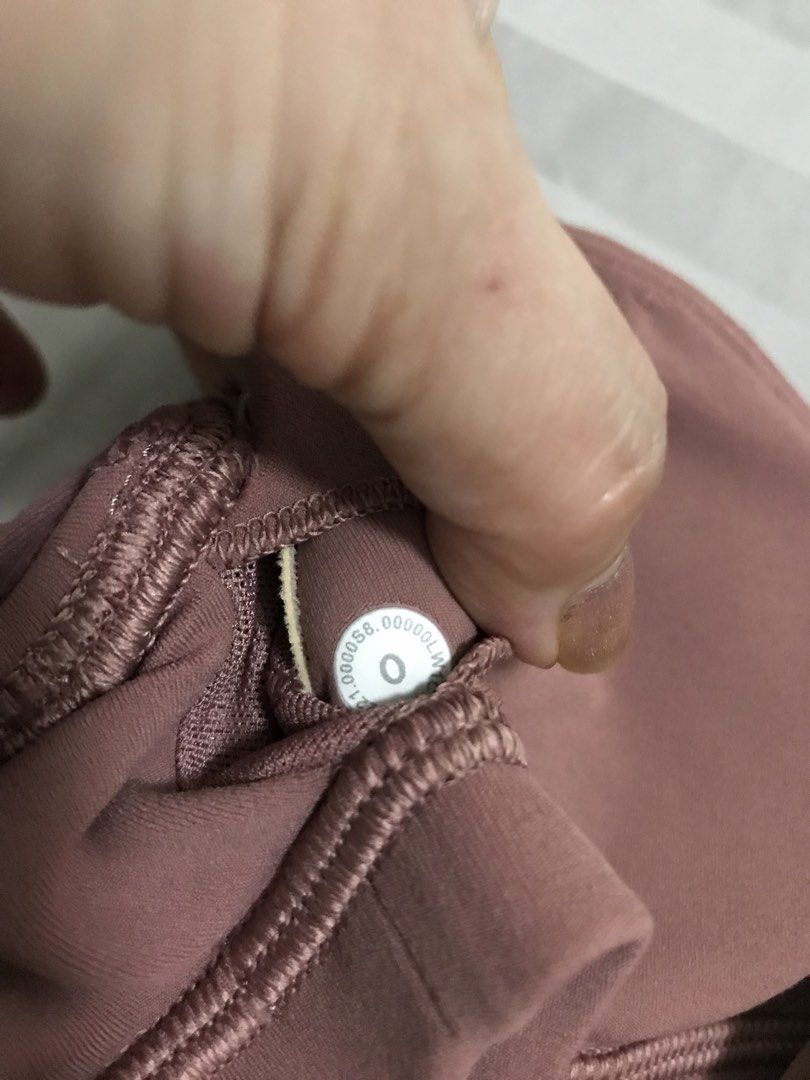 Lululemon Align Tank Top (Category: Activewear) located in Manila. Submitted by freshlemon58885 (Listing ID 1470566410, Image 3). Description: Issue color transfer at the lower part Dot 0 Padded .
