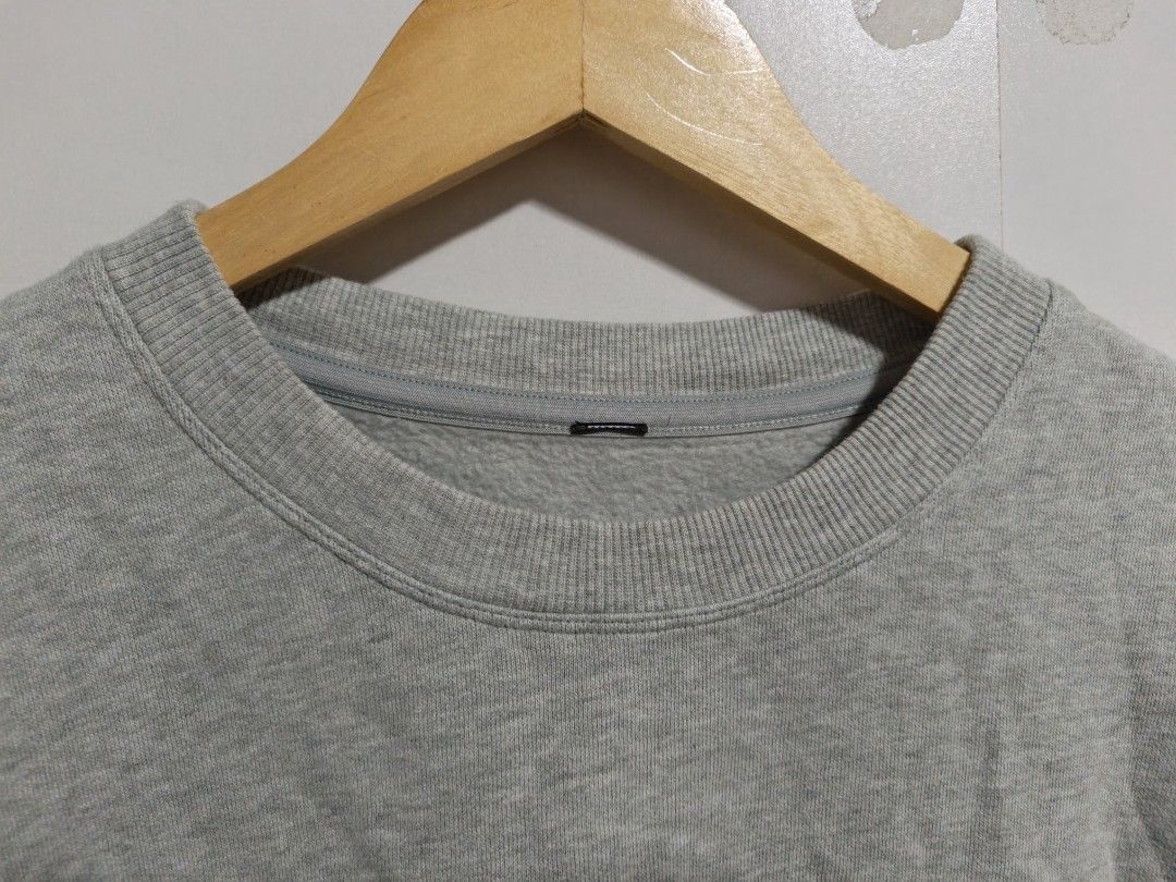 Lululemon crew neck boxy sweatshirt in gray (Category: Activewear) located in Taguig. Submitted by nextflip (Listing ID 1470690999, Image 3). Description: excellent condition no issue w25 x L26.