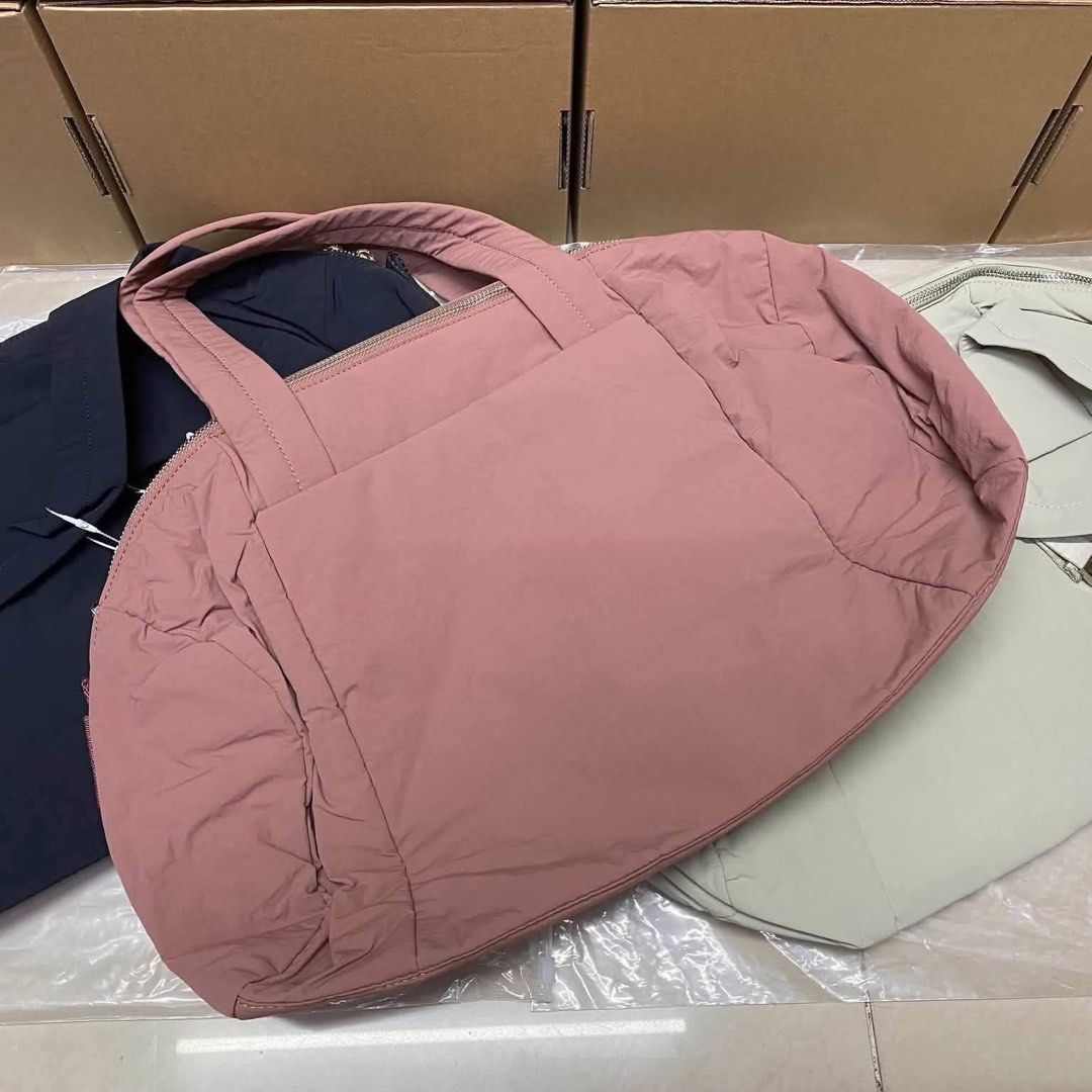 Lululemon Duffle Bag 16L (Category: Shoulder Bags) located in Binan City. Submitted by pinkykeenshop (Listing ID 1470740323, Image 2). Description: .