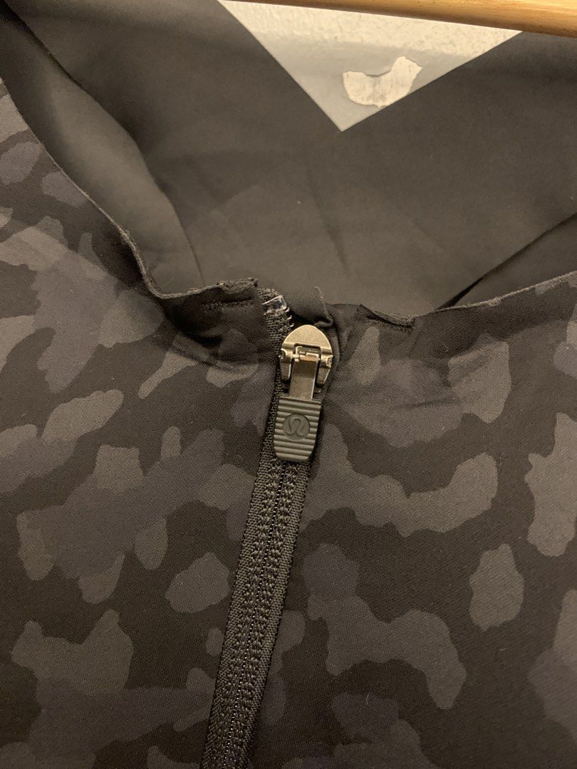 LULULEMON ENLITE FRONT ZIP BRA HIGH SUPPORT (Category: Activewear) located in Cavite. Submitted by thrift2moolah (Listing ID 1470605694, Image 3). Description: LULULEMON ENLITE FRONT ZIP BRA HIGH SUPPORT 36DD Excellent condition No issue 380 plus sf .