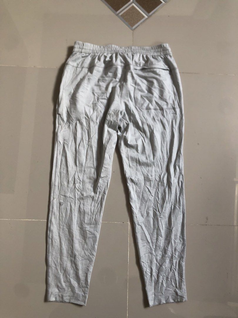 Lululemon men’s jogging pants (Category: Joggers) located in Binalbagan. Submitted by kianbenedict024 (Listing ID 1470571464, Image 2). Description: Lululemon men’s jogging pants Excellent condition Size large.