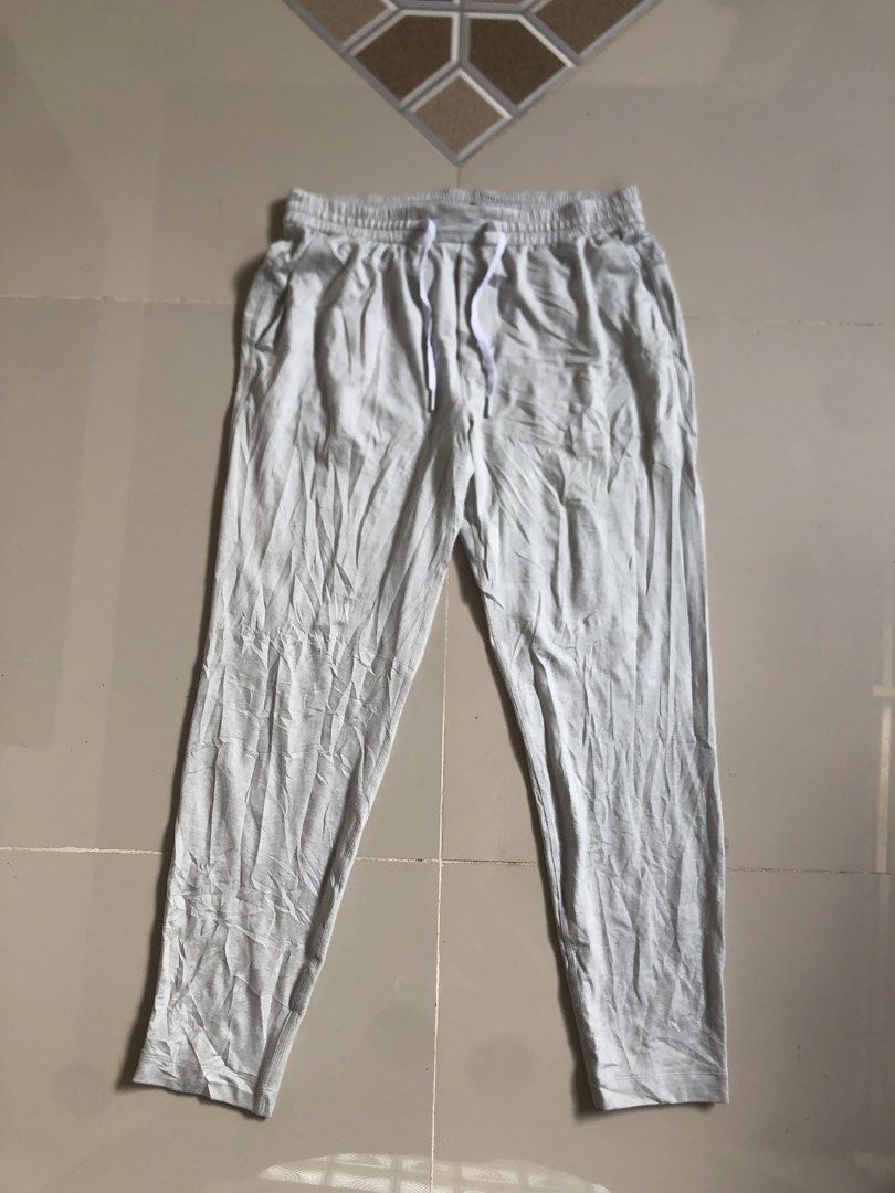 Lululemon men’s jogging pants (Category: Joggers) located in Binalbagan. Submitted by kianbenedict024 (Listing ID 1470571464, Image 1). Description: Lululemon men’s jogging pants Excellent condition Size large.