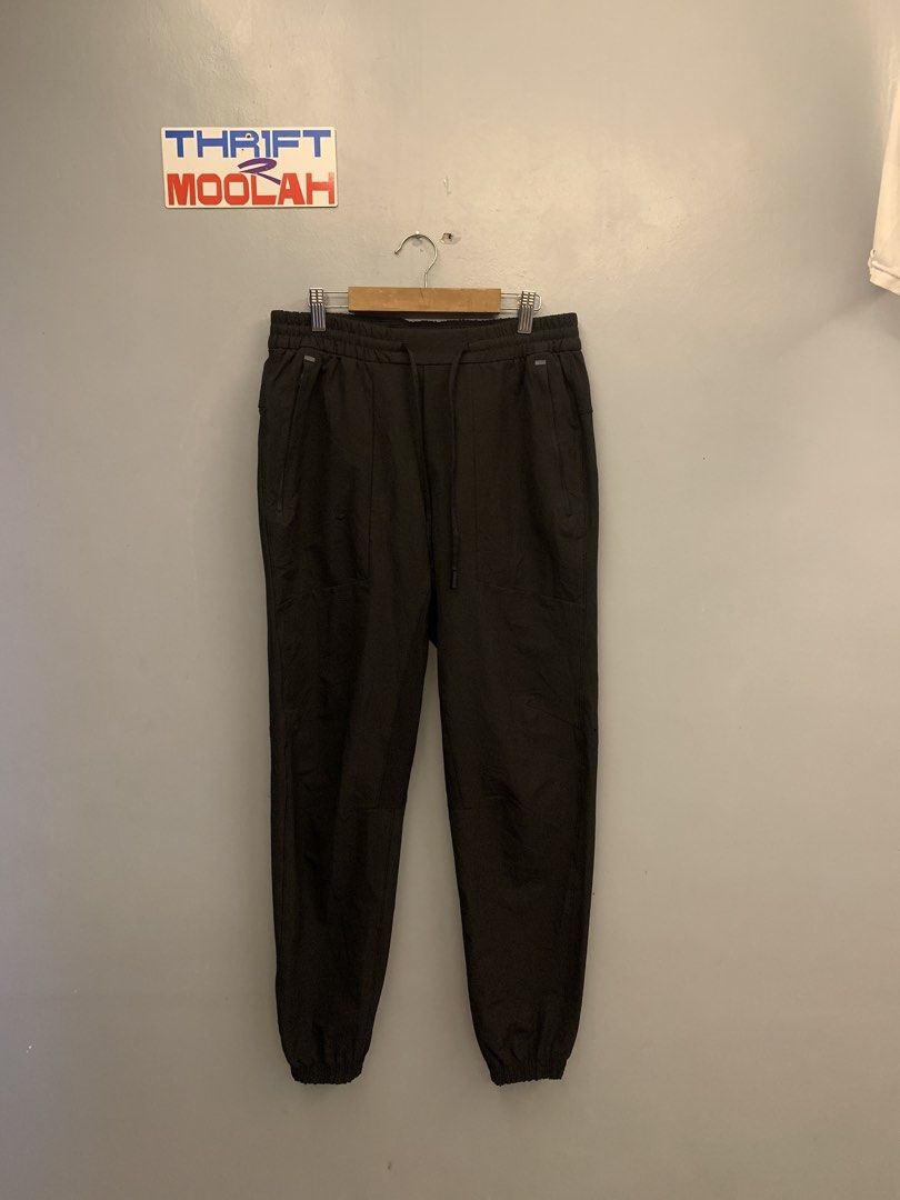 LULULEMON NYLON JOGGER PANTS (Category: Joggers) located in Cavite. Submitted by thrift2moolah (Listing ID 1470604876, Image 3). Description: Lululemon Nylon Jogger Pants Medium to Large Waist 30/34 Lenght 38 Excellent condition 9.5/10 Color rate minimal scratch sa bandang pocket di naman masyadong pansinin lalo pag suot 750 plus sf only.