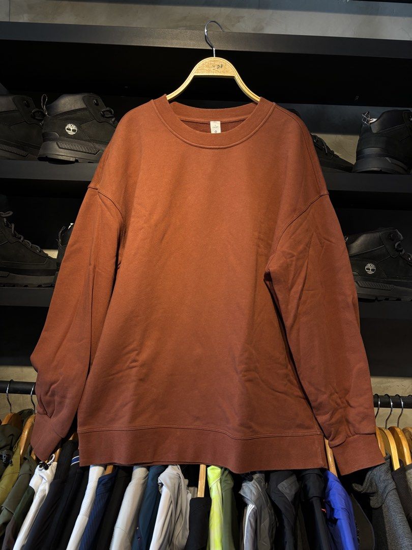 Lululemon Perfectly Oversized Crew (Category: Longsleeves) located in San Fernando. Submitted by kayemanalac_05 (Listing ID 1470723819, Image 1). Description: Medium Oversized.