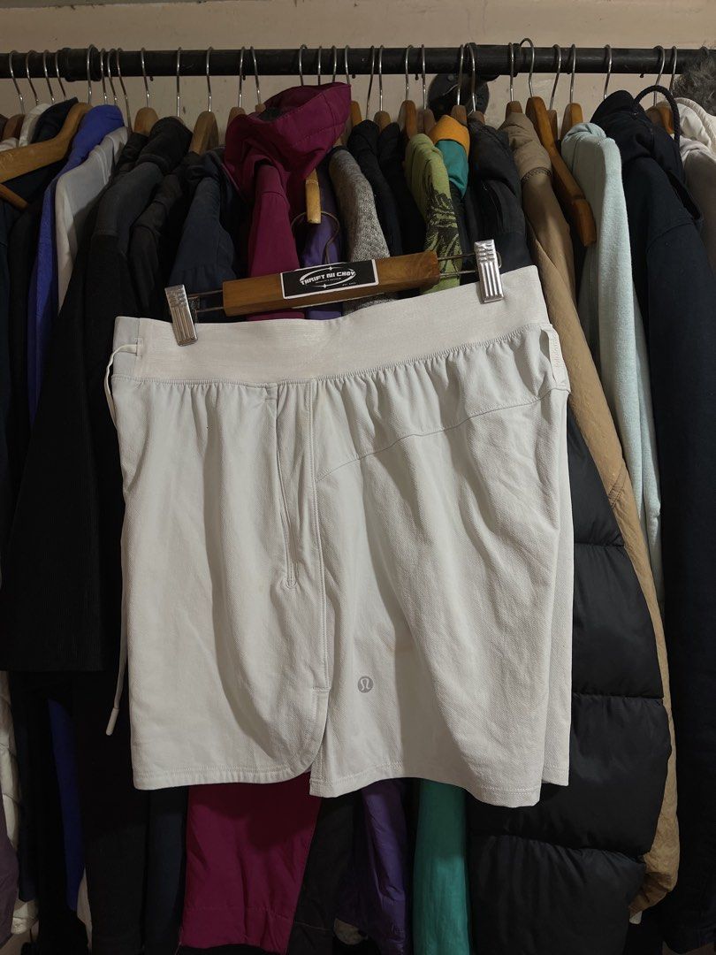 Lululemon Short (Category: Activewear) located in Cabuyao City. Submitted by jeirussamson897 (Listing ID 1470576942, Image 1). Description: Lululemon Short dot 6 asnew tela needwash lang may stain 9/10 349+sf.