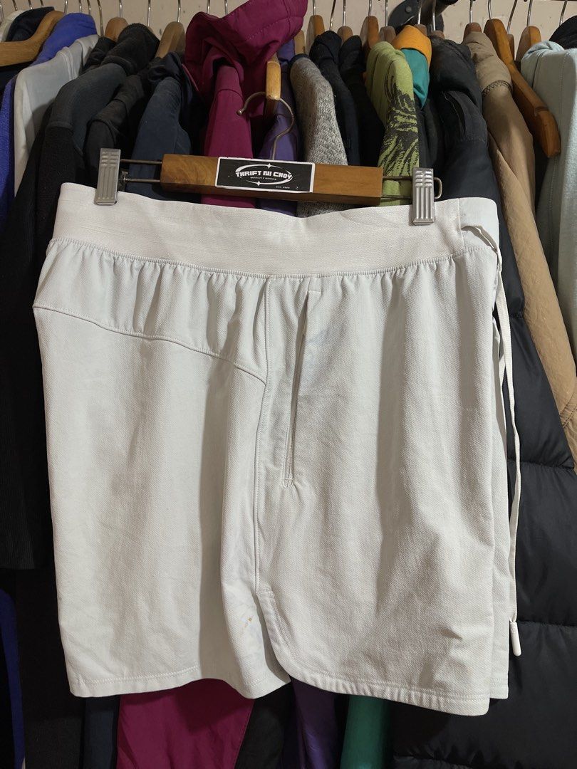 Lululemon Short (Category: Activewear) located in Cabuyao City. Submitted by jeirussamson897 (Listing ID 1470576942, Image 2). Description: Lululemon Short dot 6 asnew tela needwash lang may stain 9/10 349+sf.