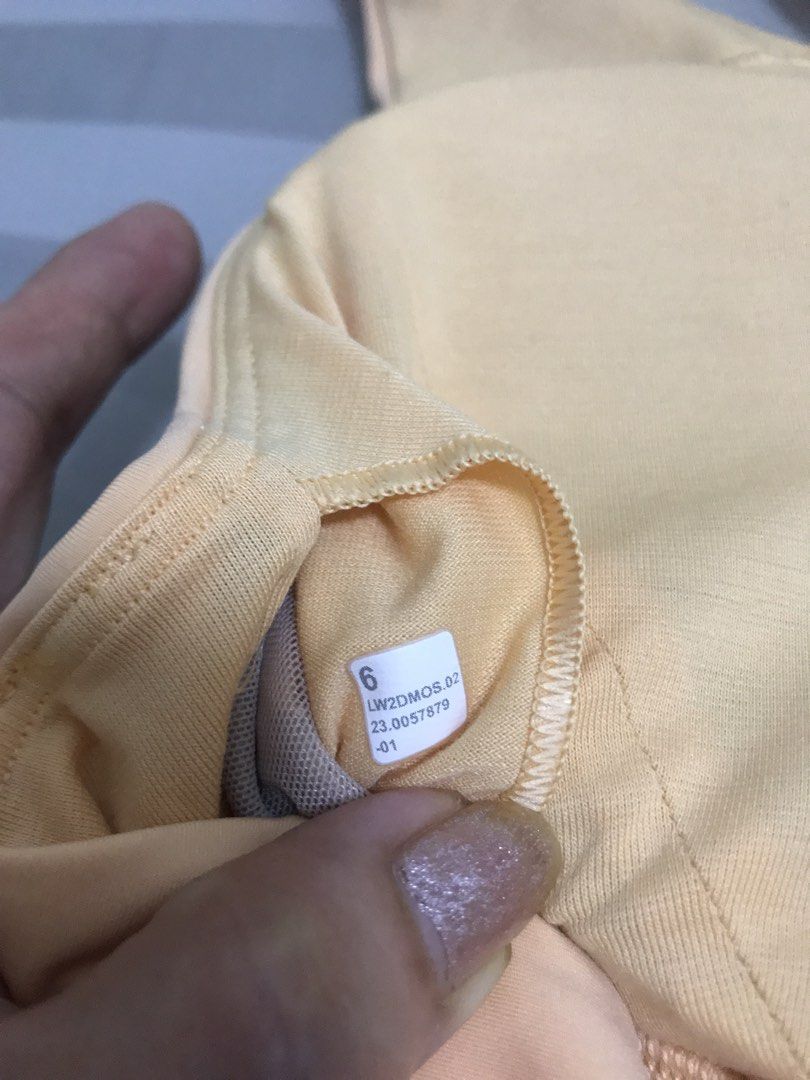 Lululemon Sportsbra (Category: Activewear) located in Manila. Submitted by freshlemon58885 (Listing ID 1470665103, Image 2). Description: Latest Edition Square Tag 6 Padded .