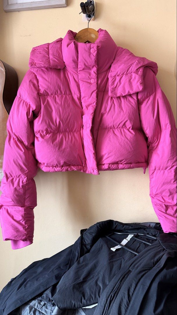 Lululemon 🍋Wunder Puff Super-Cropped Jacket Sonic Pink (Category: Coats, Jackets and Outerwear) located in Taguig. Submitted by greenfuzz (Listing ID 1470603260, Image 3). Description: All the puff in a shorter length. This super-cropped version of our wonderfully warm down jacket has a cinchable waist to hold in heat. water-repellent, softmatte™ fabric Water-repellent Windproof 600-fill-power goose down insulates through extra loft 100% of our 