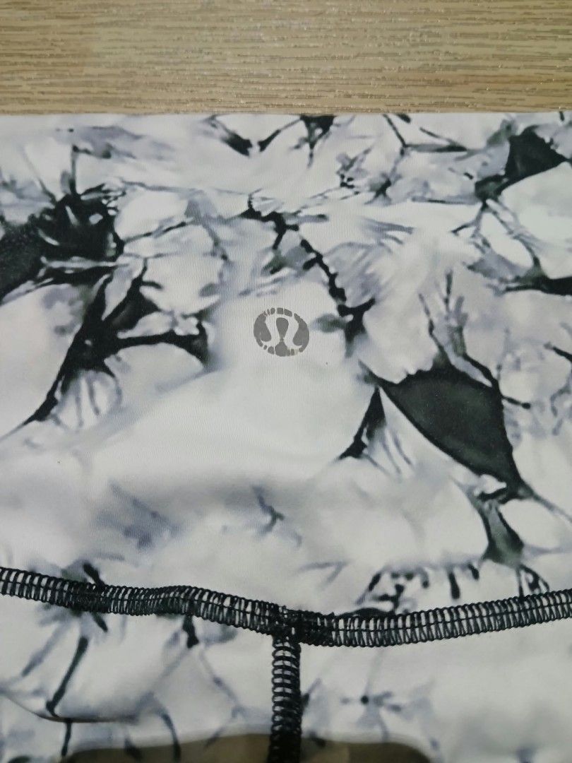 Lululemon Wunder Under High Rise Thights (Category: Activewear) located in Mangaldan. Submitted by used2.wearwomens (Listing ID 1470641529, Image 3). Description: Good Condition No Issue Size Dot 6 On Tag Waist 26-28 Length 28.5 Kindly Check All Posted Pictures.