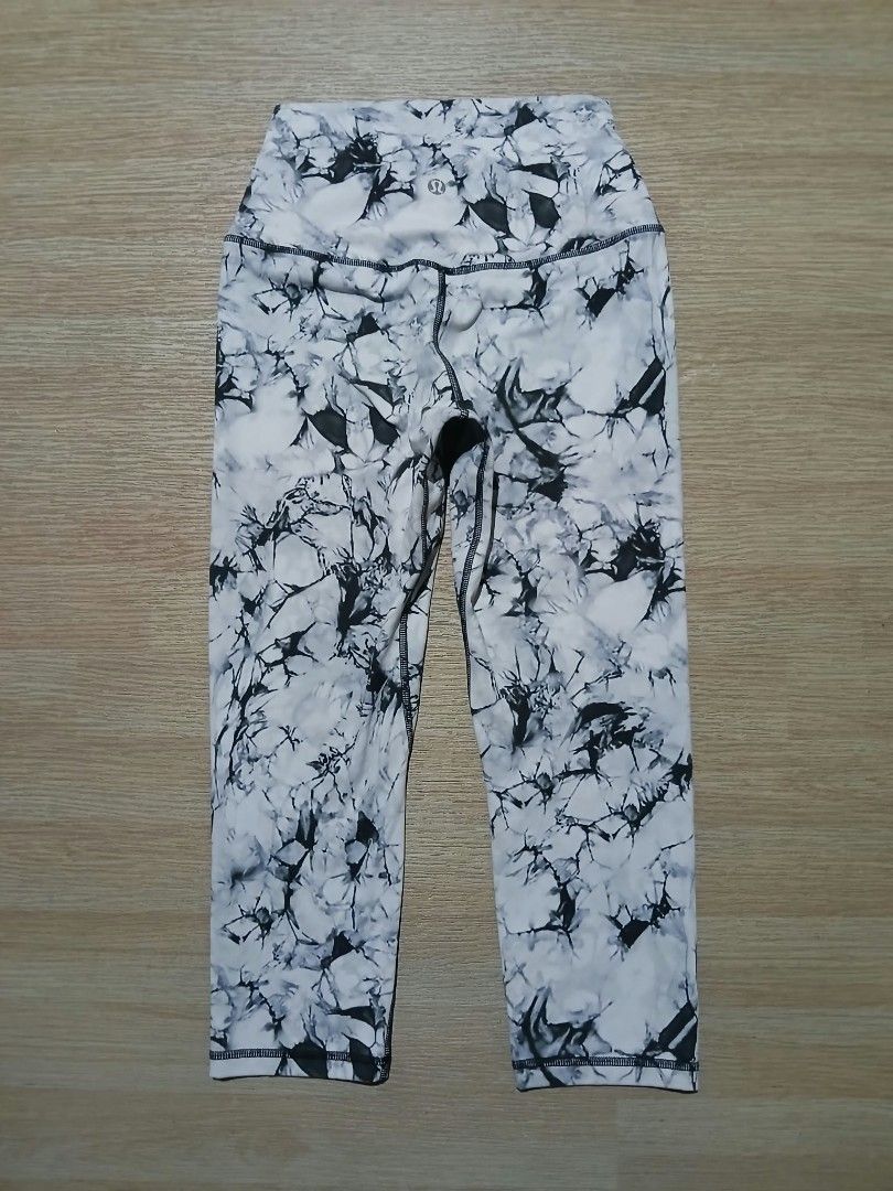 Lululemon Wunder Under High Rise Thights (Category: Activewear) located in Mangaldan. Submitted by used2.wearwomens (Listing ID 1470641529, Image 2). Description: Good Condition No Issue Size Dot 6 On Tag Waist 26-28 Length 28.5 Kindly Check All Posted Pictures.