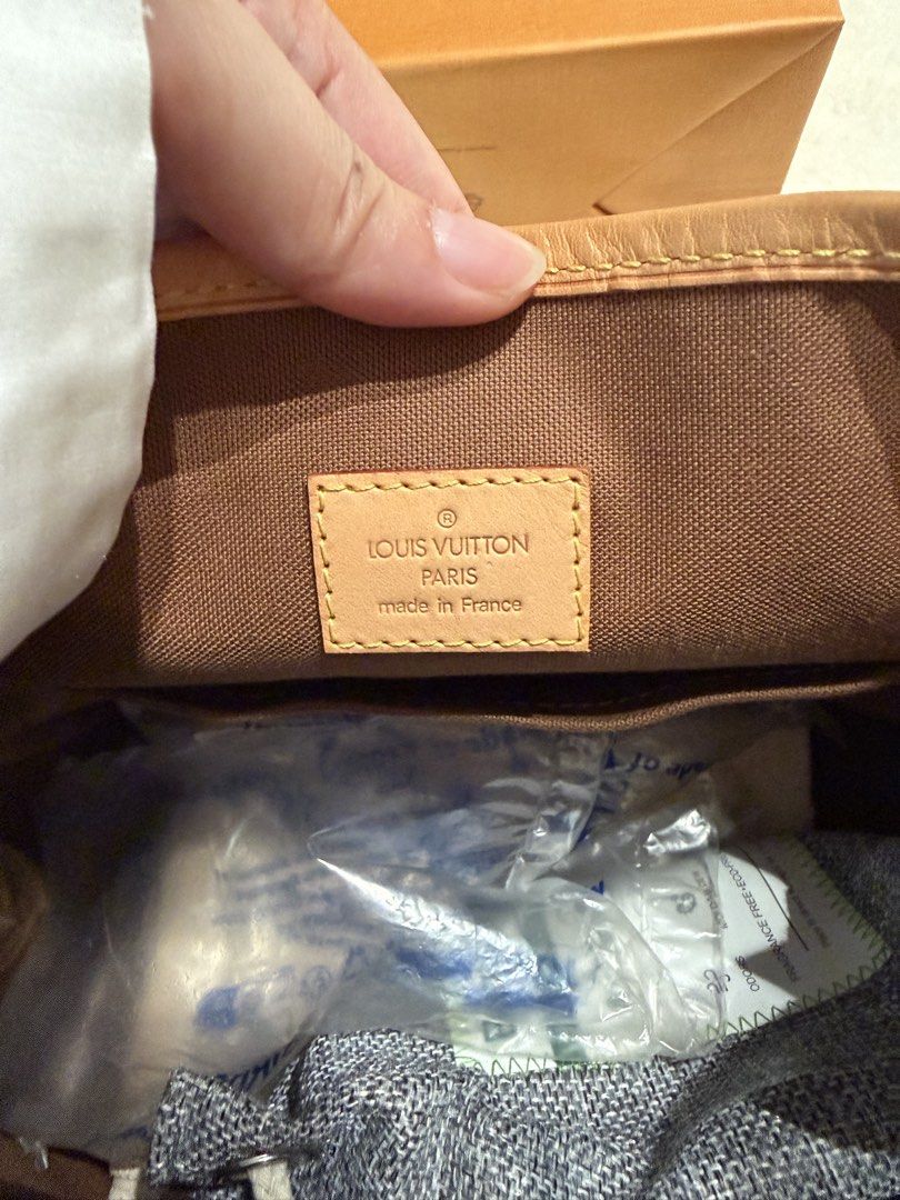 LV BAG- Batignolles (Category: Tote Bags) located in Makati City. Submitted by lambogirl (Listing ID 1470600659, Image 2). Description: ✔️LV Batignolles- Excellent Condition‼️ ✔️Cash-39K, 42K Lay away ✔️comes with dust bag, and Entrupy ✔️Free shipping or Pick up (Makati).