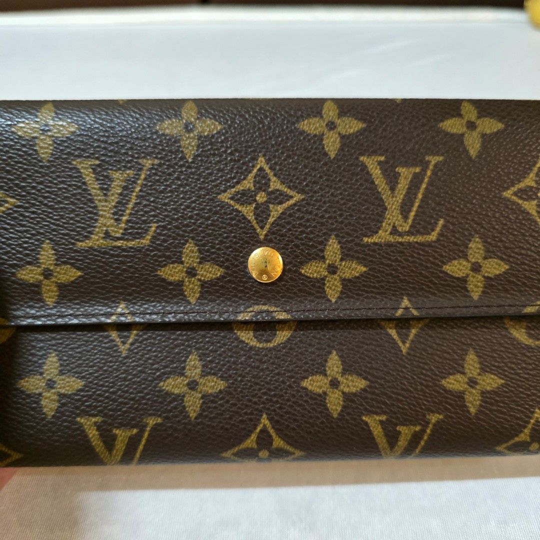 Lv Tressor International Wallet🤎 (Category: Luxury Bags & Wallets) located in Paranaque City. Submitted by kyshei (Listing ID 1470667002, Image 2). Description: 💯legit/,orig money back guaranteed‼️👍 trifold.