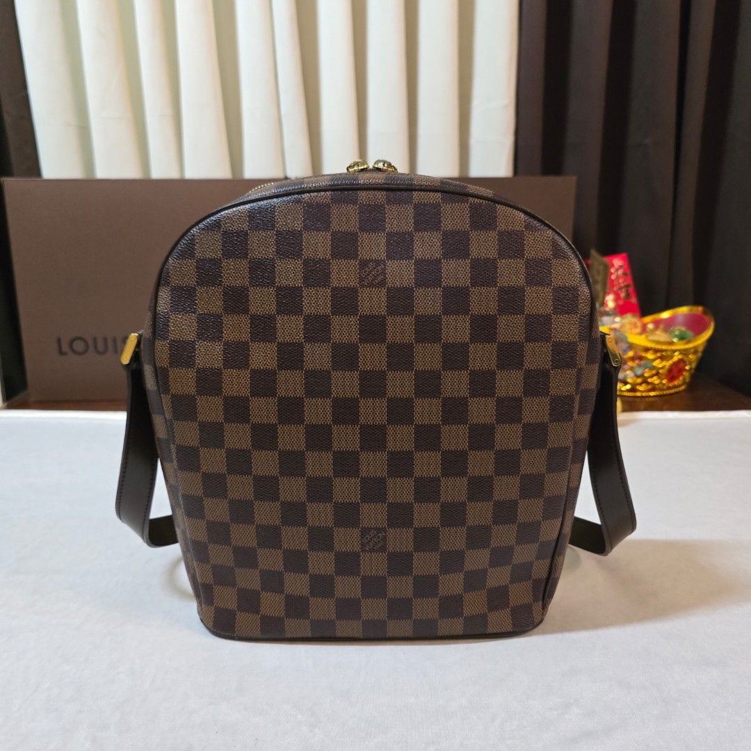 Lv Ipanema Gm De🤎 (Category: Luxury Bags & Wallets) located in Paranaque City. Submitted by kyshei (Listing ID 1470668699, Image 2). Description: 💯legit/,orig money back guaranteed‼️👍.