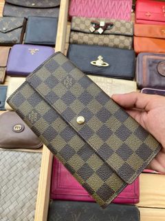 (Category: ) located in . Submitted by authentic_bag96 (Listing ID 1470633534, Image 1). Description: .
