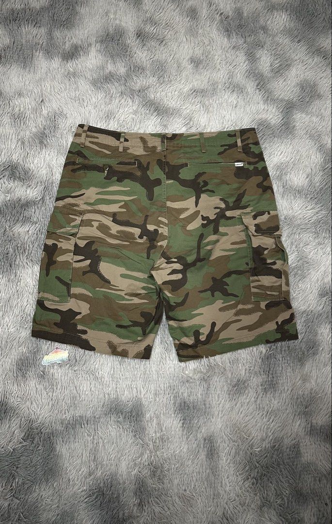 L*vi's camouflage cargo short (Category: Shorts) located in Manila. Submitted by paulovenegaskalakal2020 (Listing ID 1470568396, Image 1). Description: For sale! Kalakal L*vi's camouflage cargo jorts Size- 38 to 39 Length- 23 inches Leg opening- 12 inches Good as new Crispy MINE 2,595 +sf.