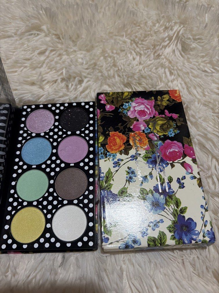 MAC by Richard Quinn Collection Limited Edition (Category: Makeup) located in Pugo. Submitted by caztraine (Listing ID 1470676179, Image 1). Description: Price is negotiable More orders more discount .