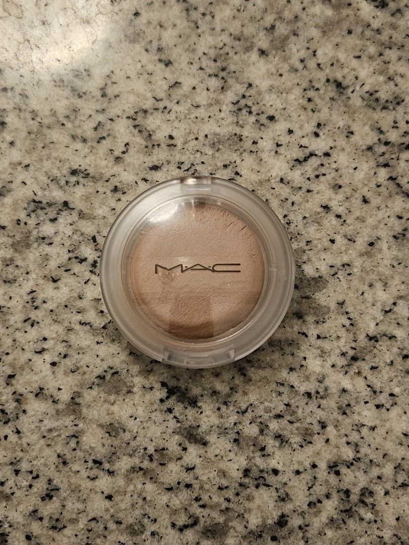 MAC Glow Play Blush in True Harmony (Category: Makeup) located in Imus. Submitted by trininnie (Listing ID 1470603559, Image 1). Description: Please make reading a habit 💖 MAC Glow Play Blush in True Harmony Bought Aug 22, 2026 from oppachancekr (orange app) I swear by this, lasts longer than your last relationship 😉 rfs: need funds Pass to lowballers Not for COD GCash or bank transfer ggx, jnt or lalamove for sdd (imus cavite).
