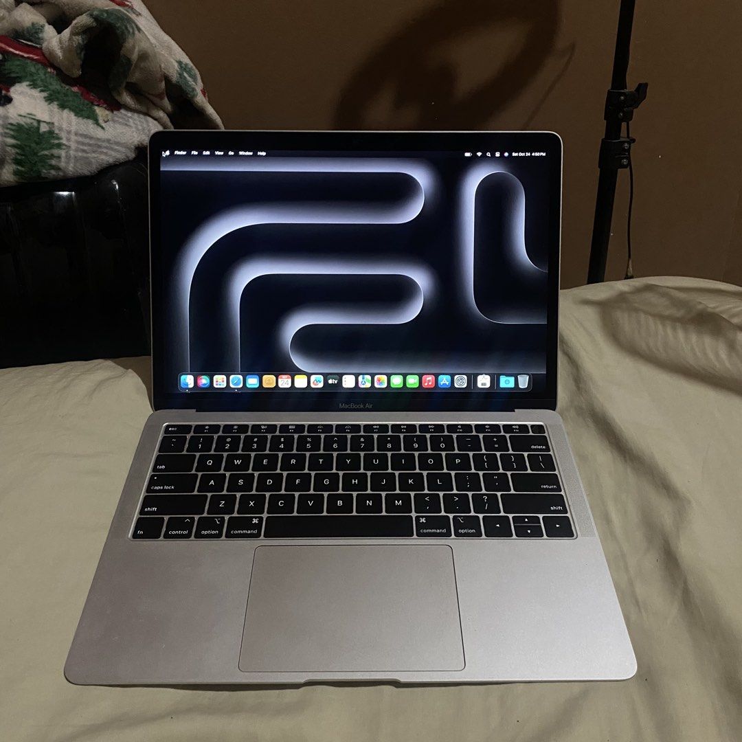 Macbook Air (Retina, 13-inch, 2018) (Category: Laptops & Notebooks) located in Manila. Submitted by immettie_09 (Listing ID 1470734322, Image 2). Description: Processor: Dual-Core Intel Core i5 Memory: 8GB Storage: 256GB Battery: Normal MacOS: Sonoma (latest) In good condition and all good working (Touch ID, Camera, Speaker, Bluetooth etc.) ₱21,800 only! (Almost 90k SRP) Location- Cagayan de Oro. 9000 Can do meetup and ship thru lbc .
