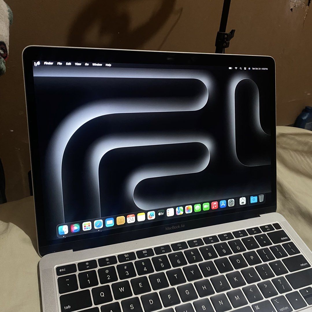 Macbook Air (Retina, 13-inch, 2018) (Category: Laptops & Notebooks) located in Manila. Submitted by immettie_09 (Listing ID 1470734322, Image 3). Description: Processor: Dual-Core Intel Core i5 Memory: 8GB Storage: 256GB Battery: Normal MacOS: Sonoma (latest) In good condition and all good working (Touch ID, Camera, Speaker, Bluetooth etc.) ₱21,800 only! (Almost 90k SRP) Location- Cagayan de Oro. 9000 Can do meetup and ship thru lbc .