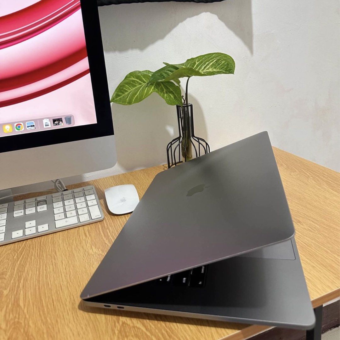 Macbook Pro 15 A1707 | 2017 (Category: Laptops & Notebooks) located in Bauang. Submitted by vantro_gadgets (Listing ID 1470560536, Image 3). Description: 💻 MacBook Pro 15” A1707 | 2017 Touch Bar 💰 PRICE: ₱30,999 — FIXED ⚡ Intel Core i7 | 2.9GHz 🧠 16GB RAM 💾 512GB SSD 🎮 Radeon Pro 560 4GB + Intel HD Graphics 630 🖥️ 15.4” Retina Display 🔋 Battery Cycle Count: 204 💻 macOS Ventura 🎒 With Charger & Bag ✅ Test Before Buying! 🤝 Reseller: Ashle