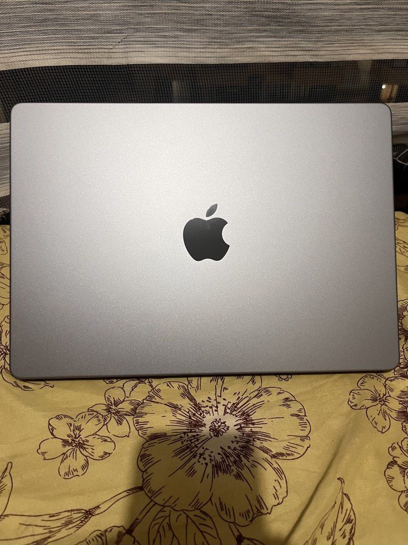 Macbook pro M3 14 'inch 1TB 8GB (Category: Laptops & Notebooks) located in Quezon City. Submitted by baarinouman (Listing ID 1470573685, Image 1). Description: .