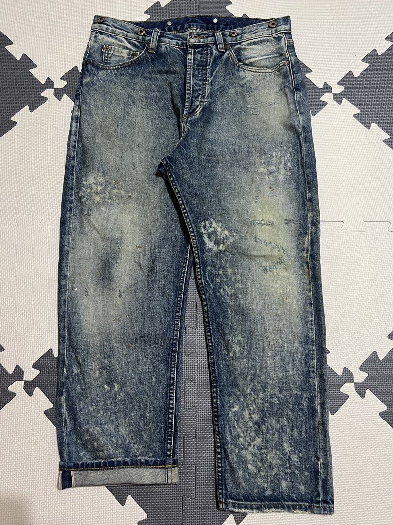 MADNESS Selvedge Jeans Distressed (Category: Jeans) located in Antipolo. Submitted by its.okay.to.thrift (Listing ID 1470673422, Image 2). Description: SIZE: 33+ waist on tape (M on tag, other measurements pls check photos carefully - ask questions or more photos) MOP: GCash / BPI SHIPPING: Lalamove / J&T ➡️ CONDITION: great condish. Intentional distressing and paint splatter look. With suspender buttons and short inseam like cropped. Buttons are