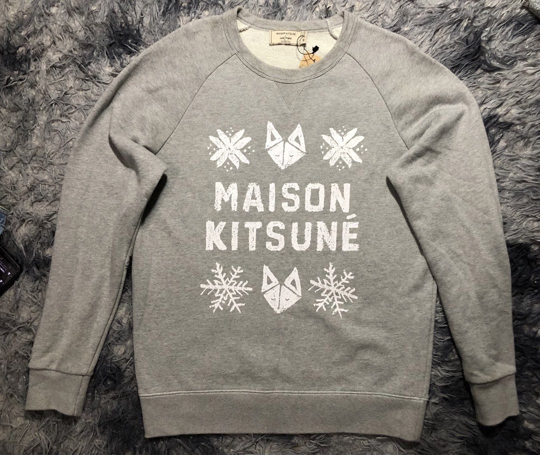 Maison kitsune (Category: Luxury Apparel) located in Daraga. Submitted by koko1630 (Listing ID 1470654019, Image 1). Description: Maison kitsune x lane crowford Size medium Dimes W21 x L27 Good as new .