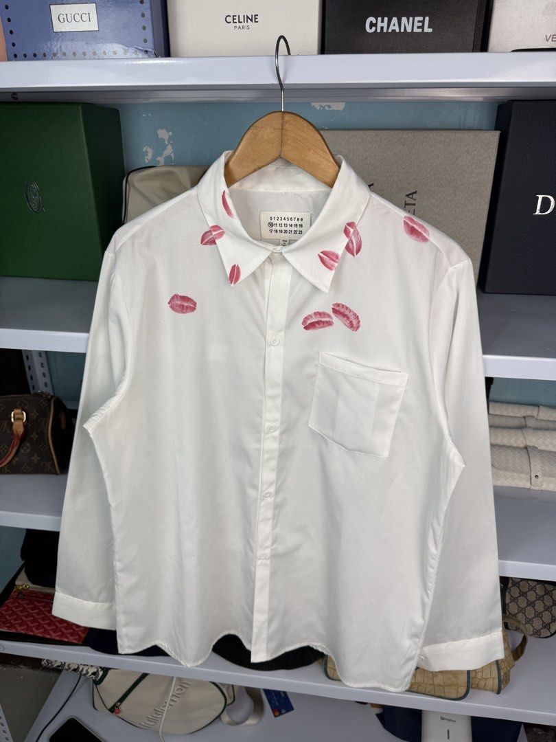 MAISON MARGIELA (Category: Tshirts & Polo Shirts ) located in Quezon City. Submitted by generalmerchandiseph (Listing ID 1470736037, Image 3). Description: - MAISON MARGIELA AW06 ARTISANAL - “KISS” LISPSTICK PRINT BUTTON DOWN - AVANT - GARDE GRAIL PIECE FROM MARTIN MARGIELA’S ALBUM 2006 COLLECTION (LINE 10 / ARTISANAL LINE 0) - 22.5W X 28.5L DIMENSIONS - MEDIUM-LARGE BEST FITS UNISEX - PRISTINE CONDITION - HONG KONG / JAPAN SOURCES ✈️ - WASHED AN
