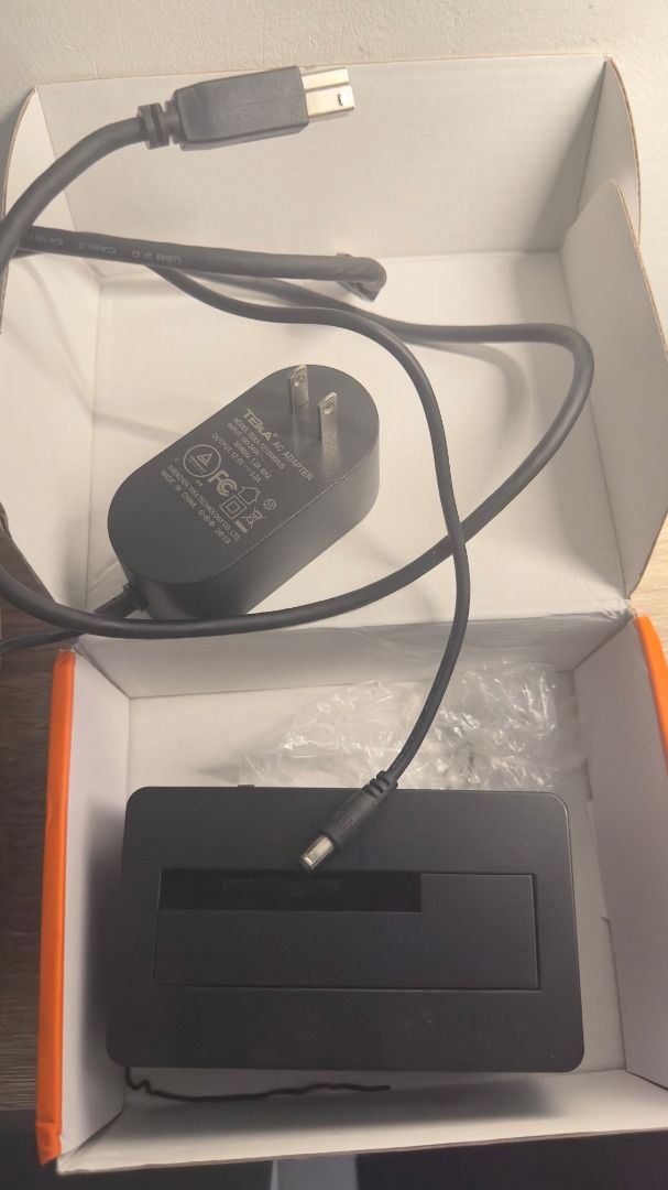 Maiwo 2.5"/3.5" HDD Docking Station (Category: Hard Disks & Thumbdrives) located in Manila. Submitted by lonegamerxgoodfinds (Listing ID 1470581239, Image 2). Description: Please read the description - Hindi na nababasa hard drive both hdd if kaya pa ipaayos kayo na lang. Buy at your own risk RFS: decluttering Maiwo hard drive docking station for 2.5-inch and 3.5-inch drives. Includes power adapter and USB cable. Original box included. Great for 