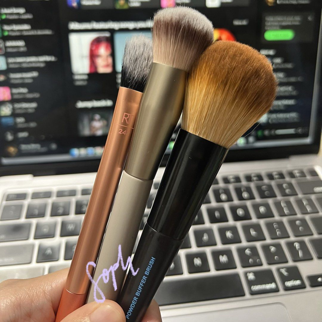 Make up brushes Real Techniques Tillo Absidy (Category: Makeup) located in Binan City. Submitted by namvminkook (Listing ID 1470679331, Image 2). Description: for sale brushes 380php for all 3! tillo kitsune brush t04 buffer brush - 150php absidy soft face make up brush round blending brush - 150php real techniques brightening concealer “kitten paw” brush - 180php - all seldomly used except for real techniques location: biñan, laguna / las piñas 
