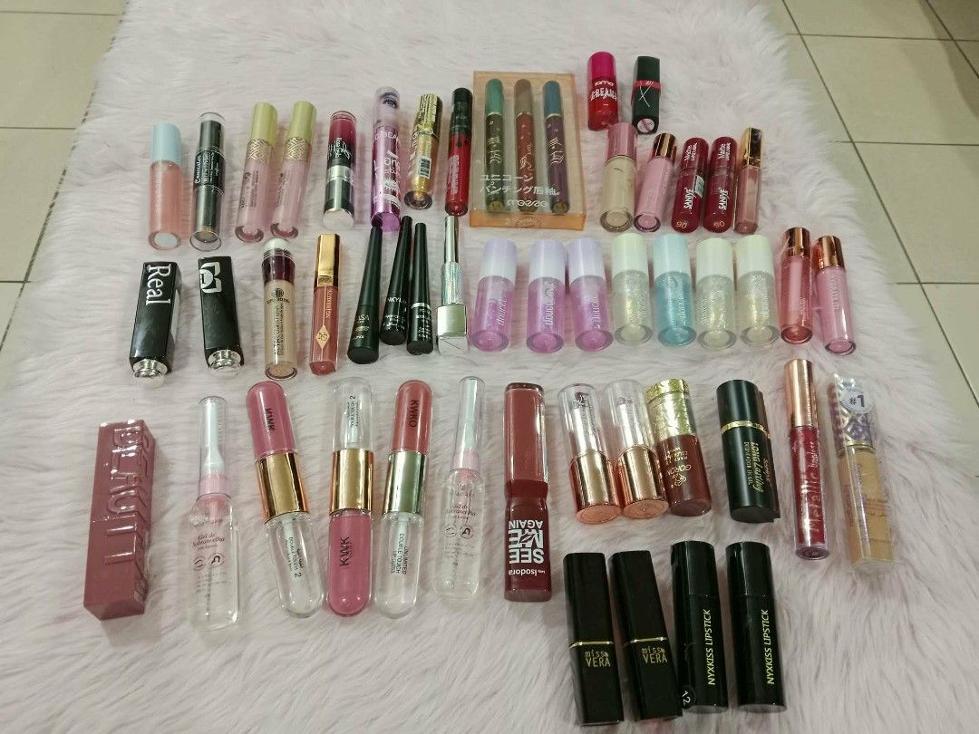 Makeup assorted (Category: Makeup) located in Pasig City. Submitted by janalopez904 (Listing ID 1470707955, Image 2). Description: Each assorted makeup is 120.00.