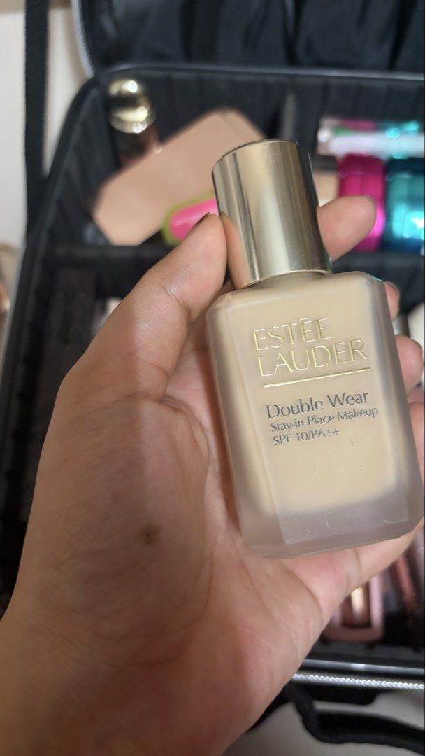 Makeup set (Category: Makeup) located in Ipoh. Submitted by najwa_zaini (Listing ID 1470608790, Image 2). Description: - Estée Lauder Matte Foundation in code 1w1 (inside got like 80% more foundation) - Anastasia Matte & Satin Velvet Lipstick in code Dusty Rose - Sephora Rouge is Not My Name Matte Lipstick in code 01 Out of Your League - Both lipstick i wear just to test the color -Bought from sephora apps -Price include postage - Price all in.