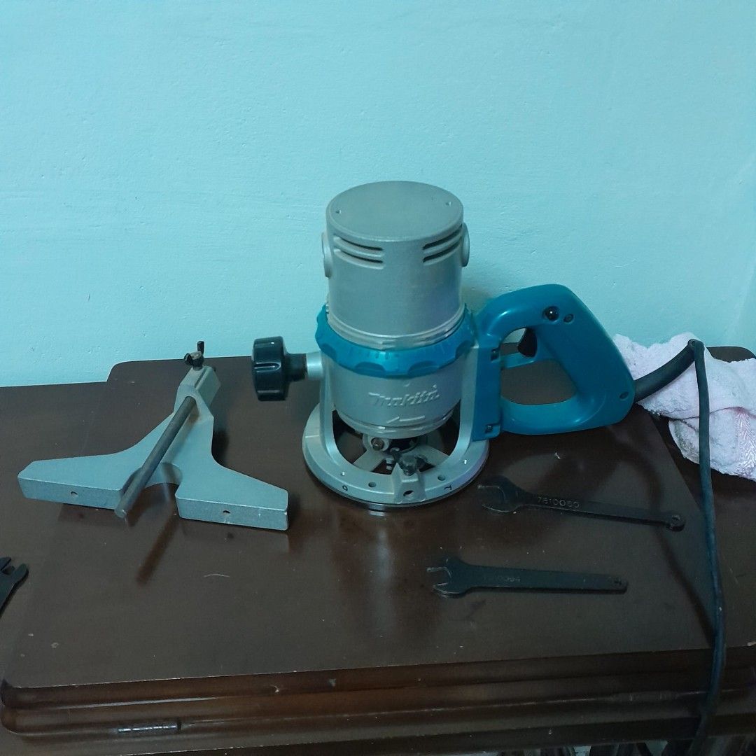 Upgrading Router At Home Makita 3600H Router with Guide and Wrenches, Furniture & Home Living ...